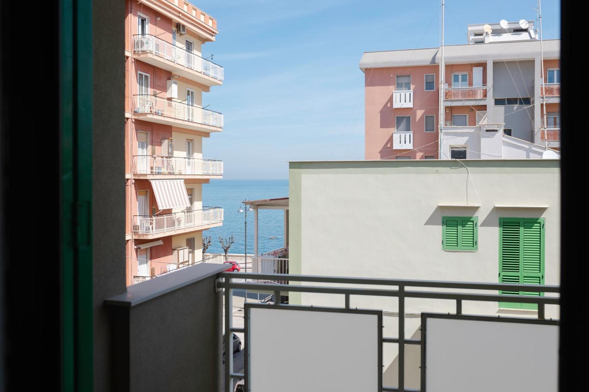 Sunrise Waterfront - Central Apartment With Sea View Balcony - Molfetta Exterior foto