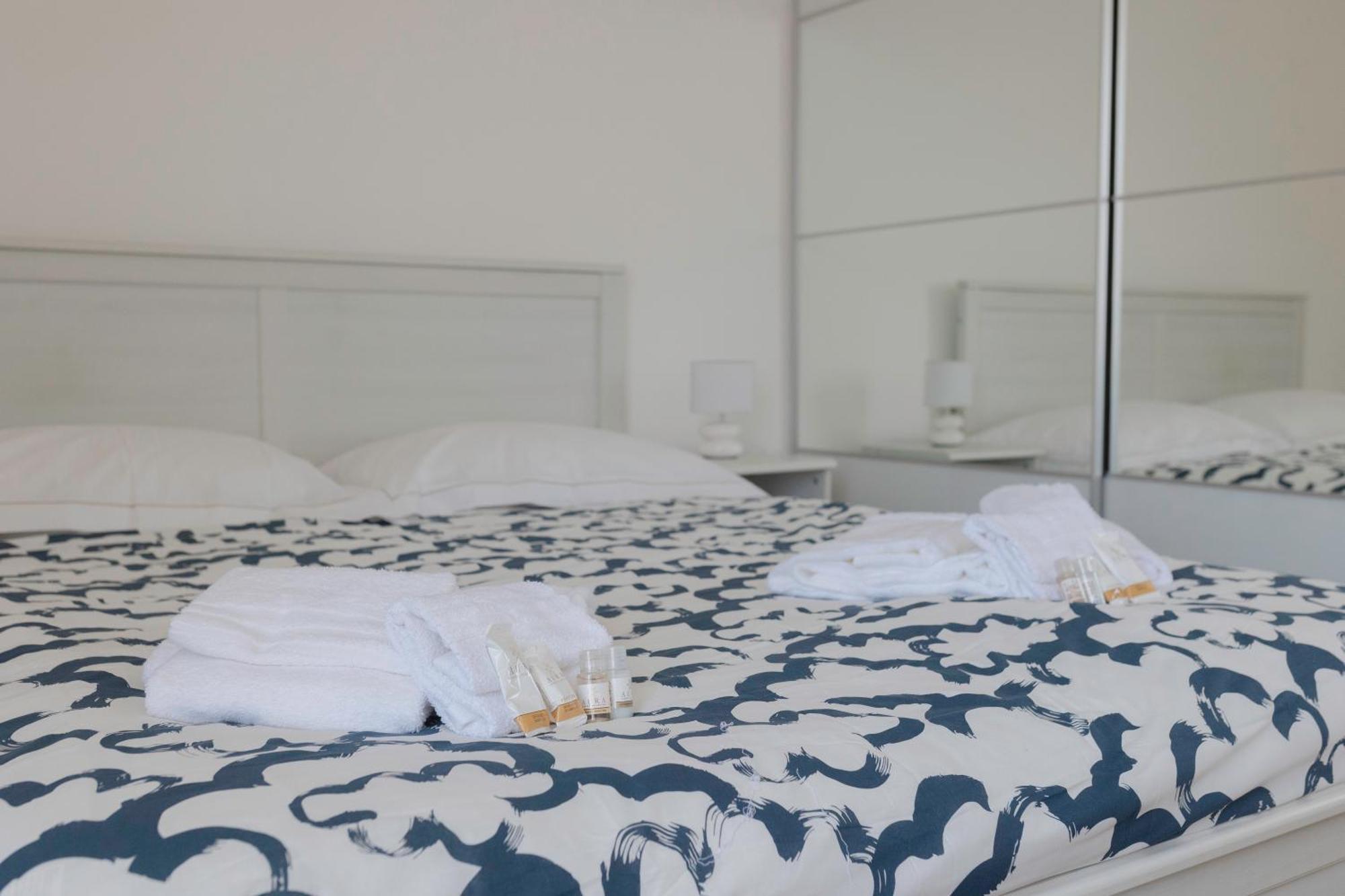 Sunrise Waterfront - Central Apartment With Sea View Balcony - Molfetta Exterior foto